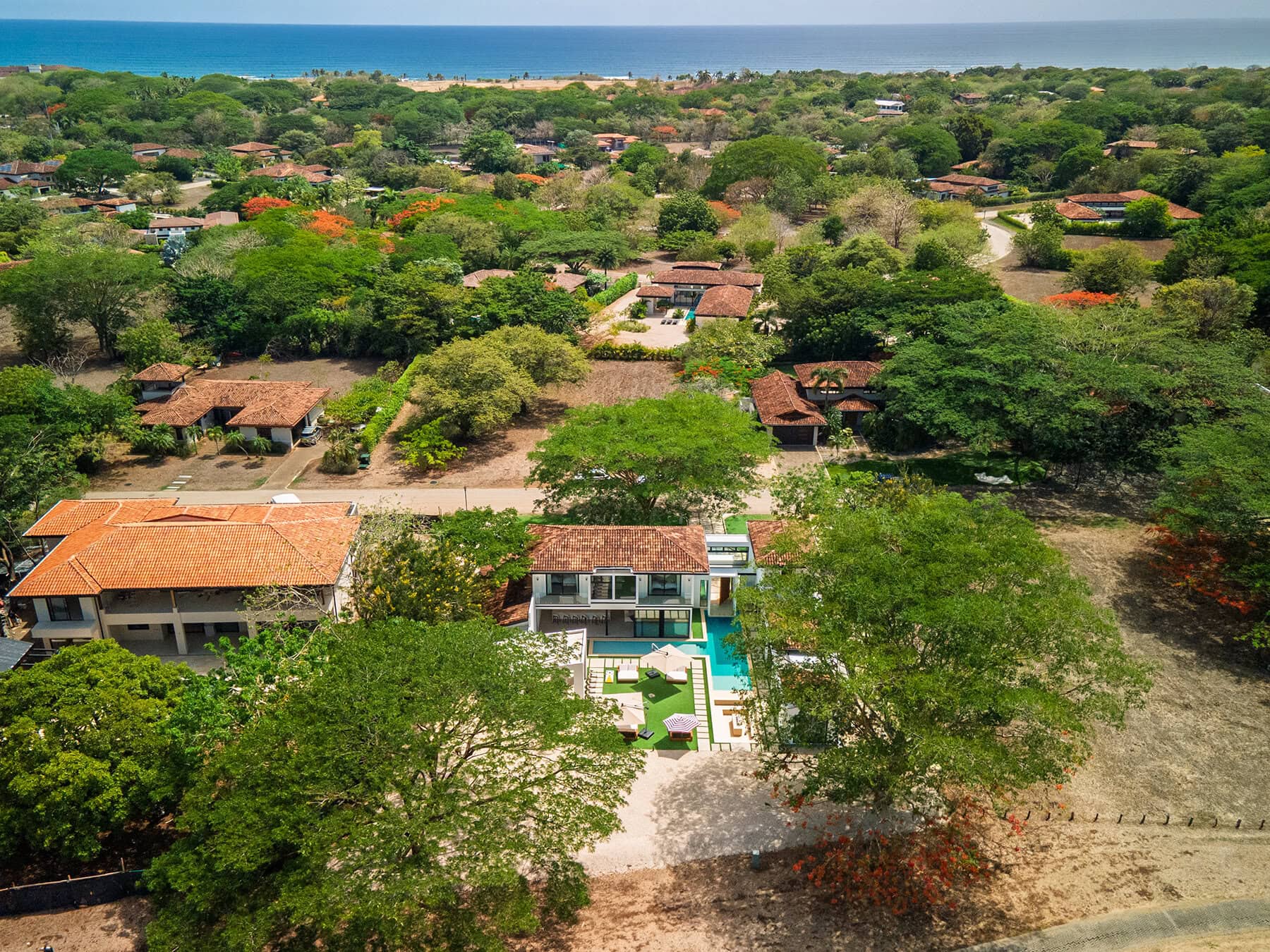 CAB-2 Casa Blanca golf-front estate in Hacienda Pinilla – photo 2