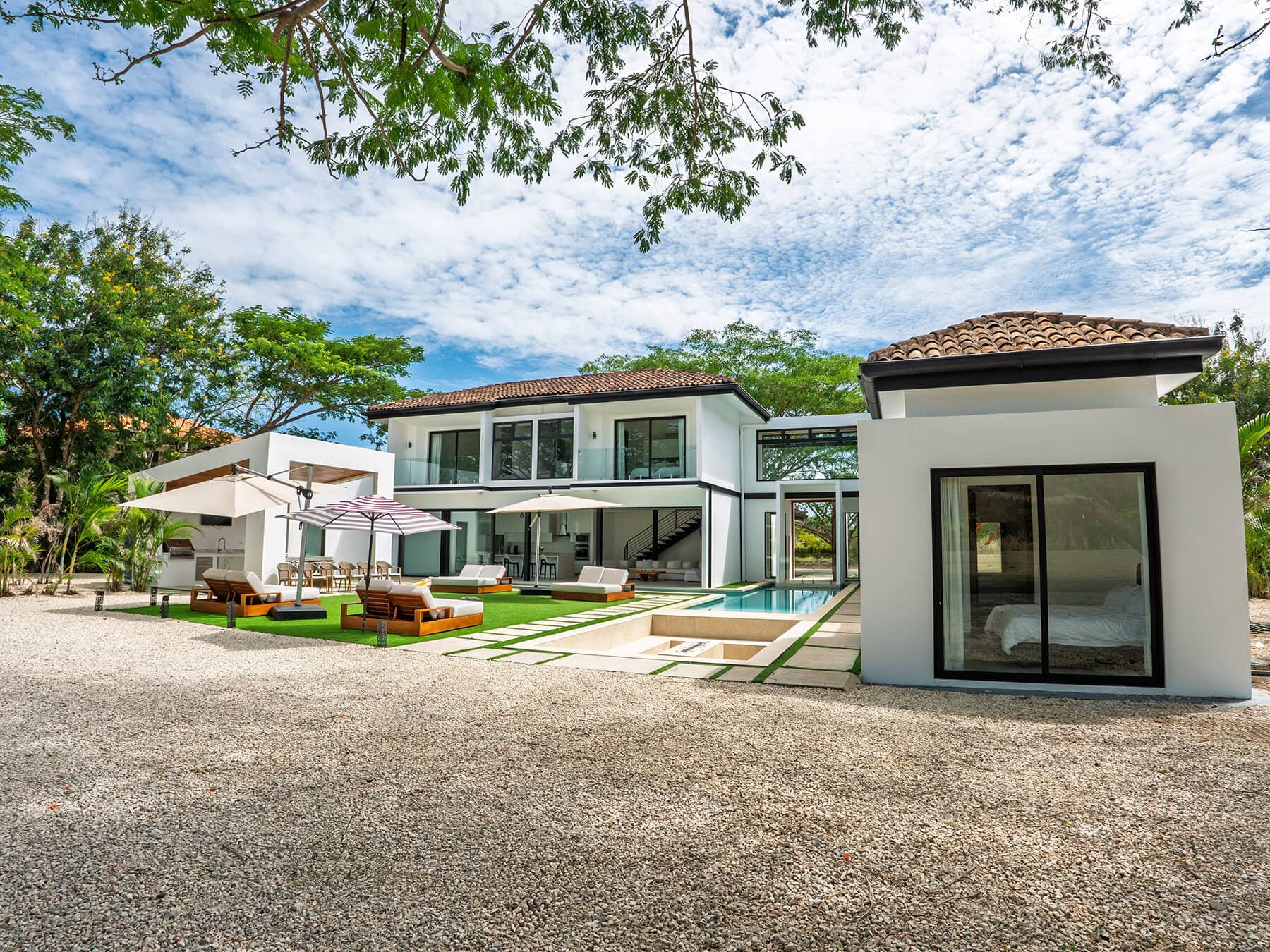 CAB-5 Casa Blanca golf-front estate in Hacienda Pinilla – photo 5