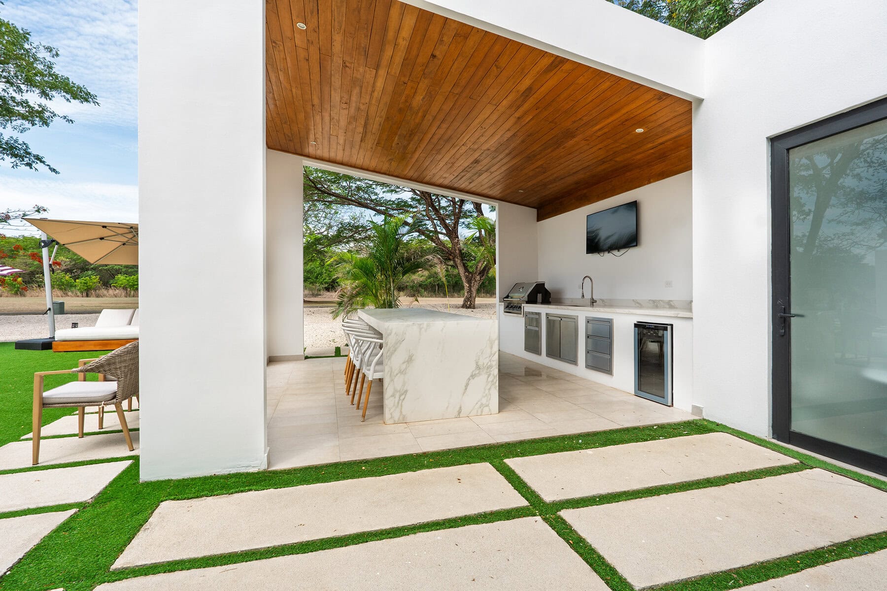 CAB-10 Casa Blanca golf-front estate in Hacienda Pinilla – photo 10