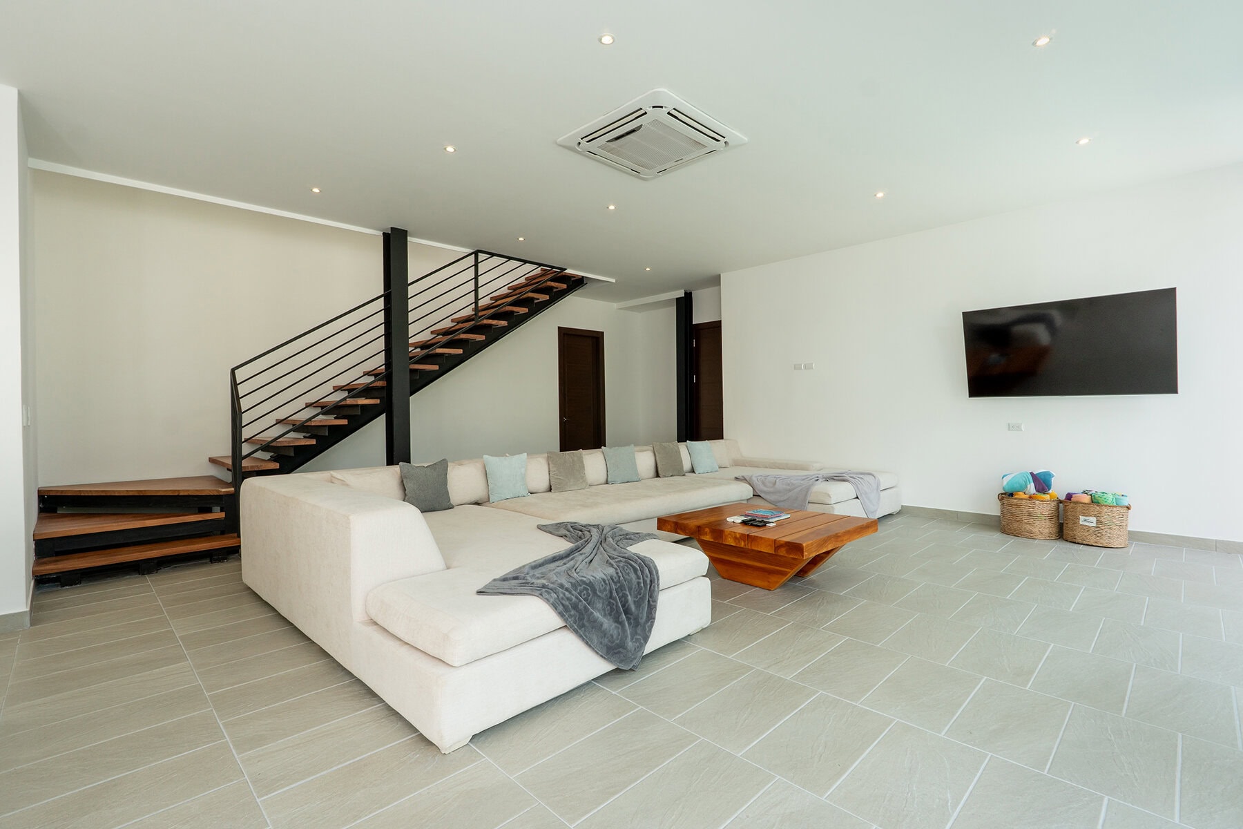 CAB-17 Casa Blanca golf-front estate in Hacienda Pinilla – photo 17